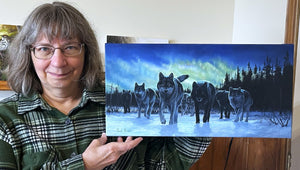 Tableau original de Gisèle Benoit peintre animalière et naturaliste, huile sur toile, scène de la faune canadienne, galerie d’art, Centre Monique et Gisèle Benoit, Sainte-Anne-des-Monts, Gaspésie, art animalier, musée, exposition, peintures, cadres. Scène d'hiver, loups, prédateurs.