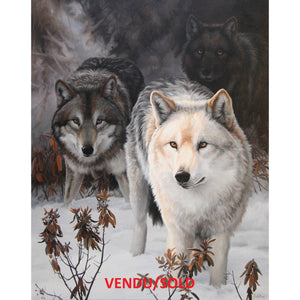 Tableau original de Gisèle Benoit peintre animalière et naturaliste, huile sur toile, scène de la faune canadienne, galerie d’art, Centre Monique et Gisèle Benoit, Sainte-Anne-des-Monts, Gaspésie, art animalier, musée, exposition, peintures, cadres. Loups gris, prédateurs, scène d'hiver.